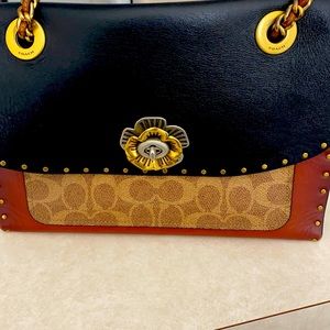 Coach purse, excellent condition.